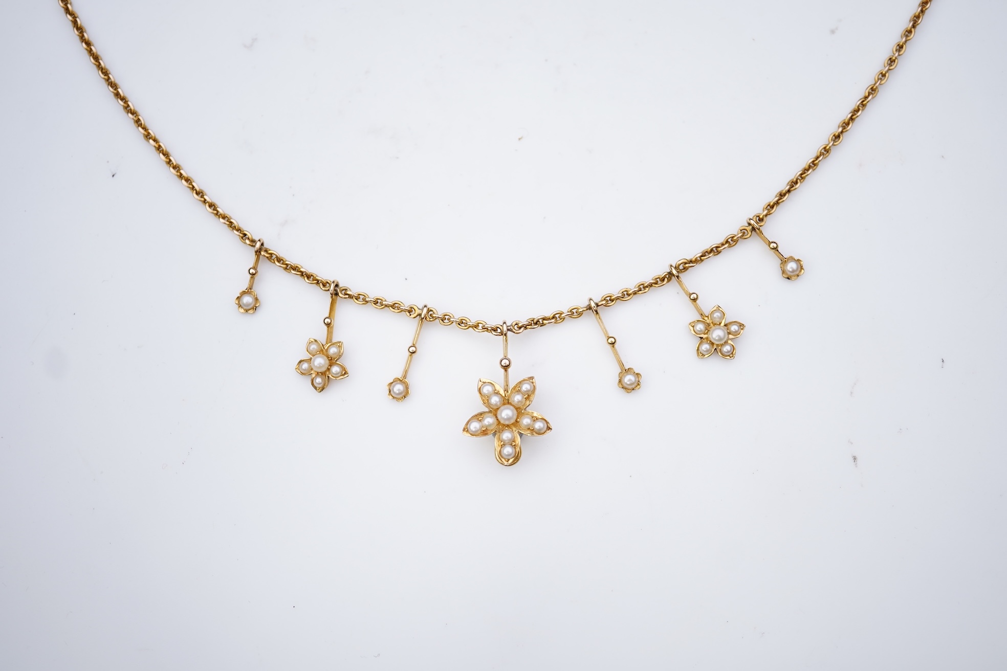 Goldsmiths and Silversmiths Company, an Edwardian pearl necklace, early 20th century